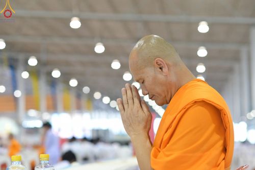 ภาพ No.147151:พิธีมุทิตาสักการะพระภิกษุ ผู้สอบได้เปรียญธรรม 9 ประโยคระดับโลกปีที่ 36, พิธีมอบโล่เกียรติยศและทุนการศึกษา สำนักเรียนบาลีดีเด่นทั่วประเทศ, พิธีถวายมหาสังฆทานคณะสงฆ์ 2,000 กว่าวัด ทั่วประเทศ ปีที่ 24, พิธีถวายไทยธรรมคณะสงฆ์ 323 วัด 4 จังหวัดชายแดนภาคใต้