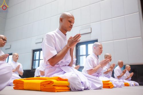 ภาพ No.159799:พิธีตัดปอยผมปลงผมนาคธรรมทายาท, พิธีบรรพชาอุปสมบทหมู่ โครงการอุปสมบทหมู่บูชาธรรม 140 ปี พระมงคลเทพมุนี (สด จนฺทสโร) ณ โบสถ์พระไตรปิฏก วัดพระธรรมกาย วันเสาร์ที่ 5 ตุลาคม พ.ศ. 2567