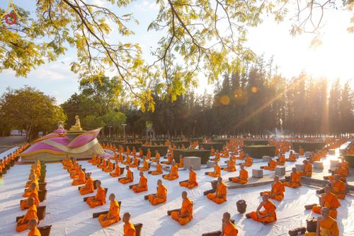 ภาพ No.187023:พระธรรมยาตราปฏิบัติธรรม และถ่ายภาพหมู่ประวัติศาสตร์ ปีที่ 13 ณ ลานทิศตะวันออก มหาวิหารพระมงคลเทพมุนี วัดพระธรรมกาย จ.ปทุมธานี วันเสาร์ที่ 28 ธันวาคม พ.ศ. 2567