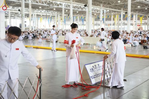 ภาพ No.136662:พิธีตักบาตร พิธีบูชาข้าวพระ ในวันอาทิตย์ต้นเดือนที่ 5 พฤษภาคม พ.ศ. 2567 ณ วัดพระธรรมกาย จ.ปทุมธานี