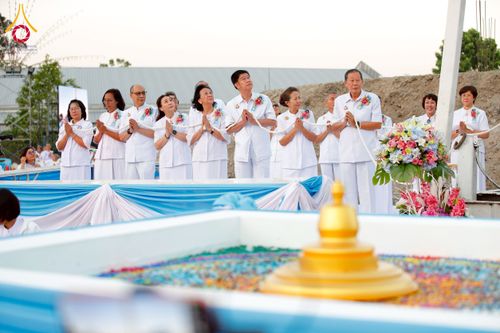 ภาพ No.275183:วันอาทิตย์ที่ 30 พฤศจิกายน พ.ศ. 2568 พิธีตอกเสาเข็ม "สร้างองค์พระเจดีย์เพื่อสร้างสันติภาพโลก" ต้นสุดท้าย ณ ศูนย์ปฏิบัติธรรมระยอง (บ้านช่องลม)