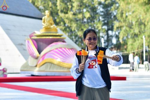 ภาพ No.198820:V.50 สารพัดV สารพัดดี ที่ธรรมยาตรา ในโครงการธรรมยาตรา กตัญญูบูชา มหาปูชนียาจารย์ พระมงคลเทพมุนี(สด จนฺทสโร) พระผู้ปราบมาร อนุสรณ์สถาน 7 แห่ง ปีที่ 13 ระหว่างวันที่ 2-31 มกราคม พ.ศ. 2568