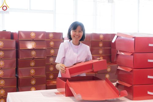 ภาพ No.212123:วันจันทร์ที่ 17 มีนาคม พ.ศ. 2568 บุญบรรจุกล่องไทยธรรม เพื่อถวายแด่พระสังฆาธิการ 40,000 กว่าวัดทั่วไทย ในวันคุ้มครองโลก 22 เมษายน พ.ศ. 2568 ณ บ้านแก้วเรือนทองคุณยายฯ วัดพระธรรมกาย