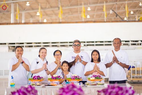 ภาพ No.159027:พิธีตักบาตร ในวันอาทิตย์ต้นเดือน วันที่ 6 ตุลาคม พ.ศ. 2567 ณ สภาธรรมกายสากล วัดพระธรรมกาย