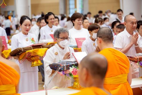 ภาพ No.228417:วันอาทิตย์ที่ 8 มิถุนายน พ.ศ. 2568 พิธีถวายทุนสนับสนุนพระไตรปิฎกฉบับธรรมชัย และอนุรักษ์คัมภีร์โบราณ ณ ห้องแก้วสารพัดนึก 2 วัดพระธรรมกาย