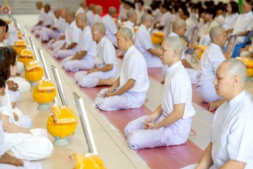 ภาพ No.228957:วันเสาร์ที่ 14 มิถุนายน พ.ศ. 2568 พิธีเวียนประทักษิณ , พิธีขอขมารับผ้าไตร ในโครงการบรรพชาอุปสมบทหมู่ ผู้บริหารรุ่นที่ 15 และ อุดมศึกษา รุ่นที่ 52 ณ โบสถ์พระไตรปิฎก วัดพระธรรมกาย