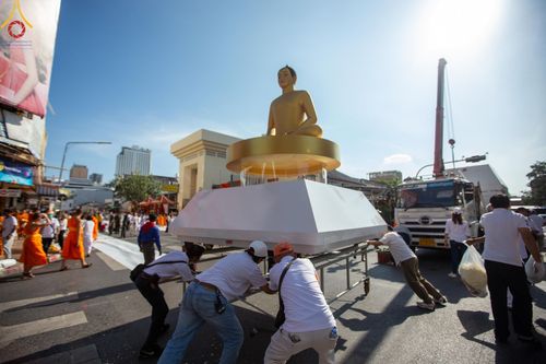 ภาพ No.151729:V.55 ทีมใหญ่ที่หาดใหญ่ เจ้าหน้าที่ทุกสถานะ หลายสัญชาติ ร่วมกันจัดงานตักบาตรที่หาดใหญ่ วันที่ 10-11 สิงหาคม พ.ศ. 2567