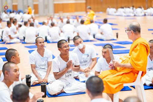 ภาพ No.341075:วันที่ 26 กรกฎาคม พ.ศ. 2569 โครงการพัฒนาคุณธรรม จริยธรรม สำหรับนักเรียนนายสิบตำรวจ (นสต.) รุ่นที่ 17 ศูนย์ฝึกอบรมตำรวจภูธรภาค 1 ได้จัดกิจกรรม ตักบาตรเพื่อน้อมอุทิศถวายเพื่อเป็นพระราชกุศลฯ  และปฏิบัติธรรม ติวธรรมมะ ณ ศูนย์ปฏิบัติธรรมเวิล์ดพีช วัลเล่ย์ (Wo