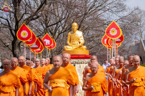 ภาพ No.319086:วันที่ 29 มีนาคม พ.ศ.2569 พิธีอัญเชิญรูปหล่อพระมงคลเทพมุนี (สด จนฺทสโร) ประดิษฐาน ณ ห้องปฏิบัติธรรม “มงคลรัตนโชติ”  วัดพระธรรมกายชิคาโก ประเทศสหรัฐอเมริกา