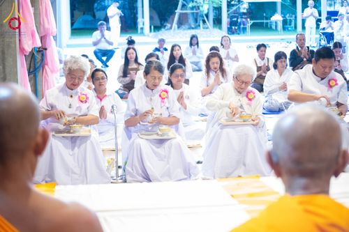 ภาพ No.288090:วันที่ 4 มกราคม พ.ศ. 2569 พิธีถวายภัตตาหารเป็นสังฆทาน แด่พระธรรมยาตรา ในโครงการธรรมยาตรา กตัญญูบูชา มหาปูชนียาจารย์ พระมงคลเทพมุนี(สด จนฺทสโร) พระผู้ปราบมาร อนุสรณ์สถาน 7 แห่ง ปีที่ 14 ณ อนุสรณ์สถานมหาวิหารพระมงคลเทพมุนี (โลตัสแลนด์) อ.สองพี่น้อง จ.สุพรร