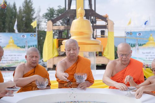 ภาพ No.331405:วันที่ 31 พฤษภาคม พ.ศ.2569 พิธีทอดผ้าป่าและตอกเสาเข็มมงคลต้นแรก องค์พระเจดีย์เพื่อสร้างสันติภาพโลก  ณ ธุดงคสถานพัฒนานิคม จังหวัดลพบุรี