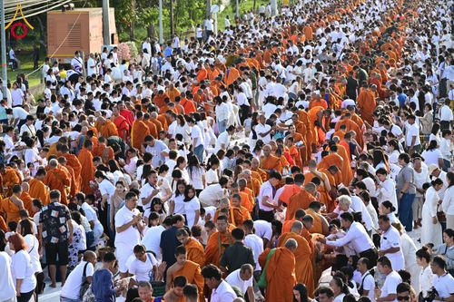 ภาพ No.281540:วันอาทิตย์ที่ 28 ธันวาคม พ.ศ.2568 ตักบาตรพระ 1000 รูป ปีที่ 1 ทำบุญเมืองสตูลส่งท้ายปี ณ หน้าโรงเรียนสตูลวิทยา จ.สตูล