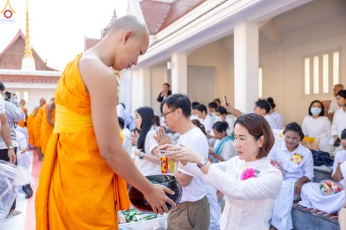 ภาพ No.297683:วันที่ 18 มกราคม พ.ศ. 2569 พิธีตักบาตรพระธรรมยาตรา ณ วัดโบสถ์บน ต.บางคูเวียง จ.นนทบุรี อนุสรณ์สถานลำดับที่ 4 สถานที่เกิดด้วยกายธรรม ในโครงการธรรมยาตรา กตัญญูบูชา มหาปูชนียาจารย์ พระมงคลเทพมุนี(สด จนฺทสโร) พระผู้ปราบมาร อนุสรณ์สถาน 7 แห่ง ปีที่ 14