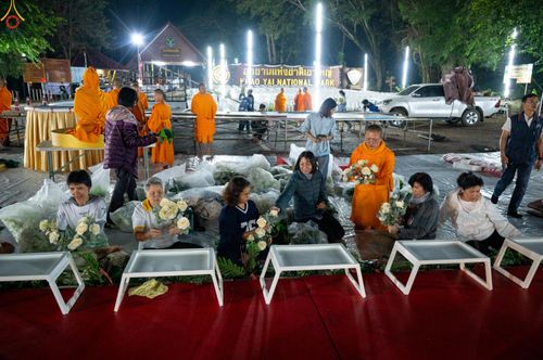 ภาพ No.283378:วันที่ 12 -13 ธันวาคม พ.ศ.2568 เบื้องหลังความสำเร็จ ของการจัดงานตักบาตร พระ 1,000 รูป เขาใหญ่