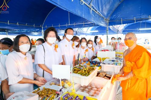 ภาพ No.74542:พิธีถวายภัตตาหารเป็นสังฆทาน แด่คณะพระธรรมยาตราฯ ในโครงการธรรมยาตรากตัญญูบูชา มหาปูชนียาจารย์ พระมงคลเทพมุนี(สด จนฺทสโร) พระผู้ปราบมาร อนุสรณ์สถาน 7 แห่ง ปีที่ 11 วันที่ 27 มกราคม พ.ศ. 2566