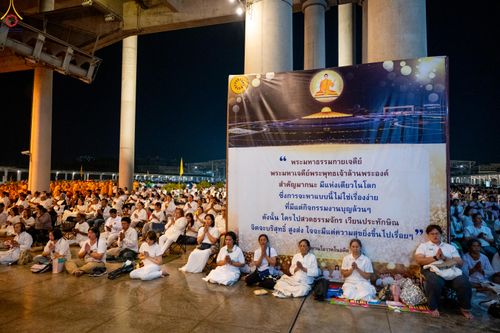 ภาพ No.280368:วันที่ 31 ธันวาคม พ.ศ.2568 -วันที่ 1 มกราคม พ.ศ.2569 พิธีฉลองชัยสวดมนต์บทธัมมจักกับปปวัตนสูตร ครบ 8,000,000,000 จบ , พิธีสวดมนต์ข้ามปี ณ วัดพระธรรมกาย