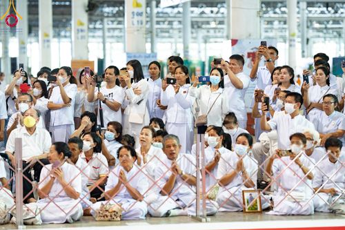 ภาพ No.92281:พิธีทอดกฐินธรรมชัยเพื่อสร้างอาคาร 115 ปี คุณยายอาจารย์มหารัตนอุบาสิกาจันทร์ ขนนกยูง อาทิตย์ต้นเดือนที่ 5 พฤศจิกายน พ.ศ. 2566 ณ วัดพระธรรมกาย จ.ปทุมธานี