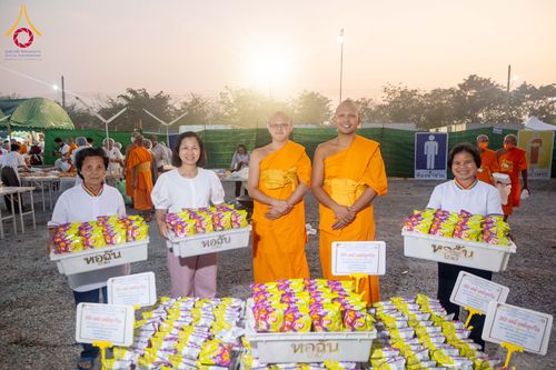 ภาพ No.297840:วันที่ 19 มกราคม พ.ศ. 2569 พิธีถวายภัตตาหารเป็นสังฆทาน แด่พระธรรมยาตรา ณ อนุสรณ์สถานบางปลา วัดบางปลา อำเภอบางเลน จังหวัดนครปฐม ในโครงการธรรมยาตรา กตัญญูบูชา มหาปูชนียาจารย์ พระมงคลเทพมุนี(สด จนฺทสโร) พระผู้ปราบมาร อนุสรณ์สถาน 7 แห่ง ปีที่ 14