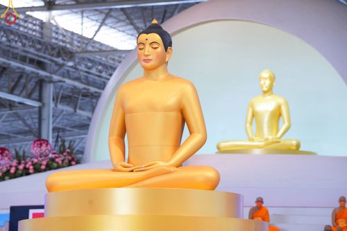 ภาพ No.83665:พิธีวางแผ่นจารึกชื่อและพิธีวางพวงมาลัยสักการะพระประธาน วันอาทิตย์ที่ 16 กรกฎาคม พ.ศ. 2566 ณ รัตนบัลลังก์ สภาธรรมกายสากล วัดพระธรรมกาย