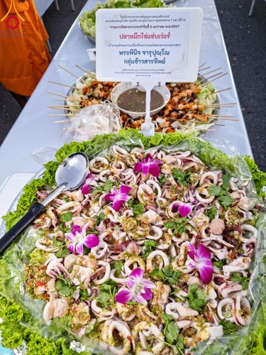 ภาพ No.106343:พิธีถวายภัตตาหารเป็นสังฆทาน แด่คณะพระธรรมยาตราฯ ในโครงการธรรมยาตรากตัญญูบูชา มหาปูชนียาจารย์ พระมงคลเทพมุนี(สด จนฺทสโร) พระผู้ปราบมาร อนุสรณ์สถาน 7 แห่ง ปีที่ 12 วันที่ 5 มกราคม พ.ศ. 2567 ณ อนุสรณ์สถานโลตัสแลนด์ จ.สุพรรณบุรี