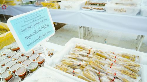 ภาพ No.71025:พิธีถวายภัตตาหารเป็นสังฆทาน แด่คณะพระธรรมยาตราฯ ในโครงการธรรมยาตราฯ ปีที่ 11 ณ อนุสรณ์สถานคลองบางนางแท่น อ.สามพราน จ.นครปฐม วันที่ 13 มกราคม พ.ศ. 2566