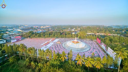 ภาพ No.70557:พิธีตักบาตรพระธรรมยาตราฯ ในโครงการธรรมยาตรากตัญญูบูชา มหาปูชนียาจารย์ พระมงคลเทพมุนี(สด จนฺทสโร) พระผู้ปราบมาร ปีที่ 11 ณ อนุสรณ์สถานลำดับที่ 2 สถานที่ตั้งมโนปณิธานบวชตลอดชีวิต อนุสรณ์สถานคลองบางนางแท่น อ.สามพราน จ.นครปฐม วันที่ 14 มกราคม พ.ศ. 2566