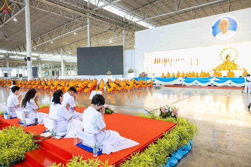 ภาพ No.345360:วันพฤหัสบดีที่ 27 สิงหาคม พ.ศ.2569 พิธีตักบาตรในวันธรรมชัย ณ สภาธรรมกายสากล วัดพระธรรมกาย ปทุมธานี