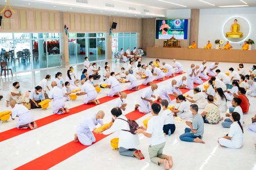 ภาพ No.65612:พิธีปลงผม และพิธีขอขมามอบผ้าไตร นาคธรรมทายาท ในโครงการอุปสมบทบูชาธรรม มหาปูชนียาจารย์ประจำปี 2565 ณ ศูนย์ปฏิบัติธรรมภาคใต้ บางกล่ำ จ.สงขลา วันที่ 19 พฤศจิกายน พ.ศ. 2565