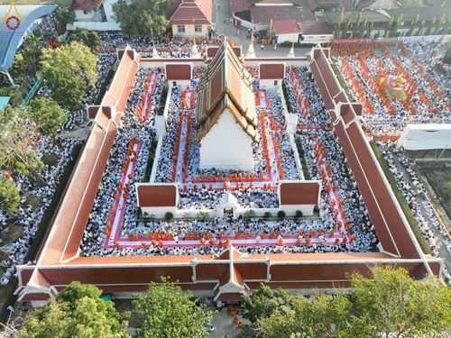 ภาพ No.73580:พิธีตักบาตรพระธรรมยาตราฯ ในโครงการธรรมยาตรากตัญญูบูชา มหาปูชนียาจารย์ พระมงคลเทพมุนี(สด จนฺทสโร) พระผู้ปราบมาร ปีที่ 11 ณ อนุสรณ์สถานลำดับที่ 4 สถานที่เกิดด้วยกายธรรม วัดโบสถ์ (บน) บางคูเวียง อ.บางกรวย จ.นนทบุรี วันที่ 22 มกราคม พ.ศ. 2566