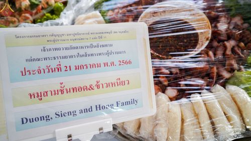 ภาพ No.73088:พิธีถวายภัตตาหารเป็นสังฆทาน แด่คณะพระธรรมยาตราฯ ในโครงการธรรมยาตรากตัญญูบูชา มหาปูชนียาจารย์ พระมงคลเทพมุนี(สด จนฺทสโร) พระผู้ปราบมาร อนุสรณ์สถาน 7 แห่ง ปีที่ 11 วันที่ 21 มกราคม พ.ศ. 2566