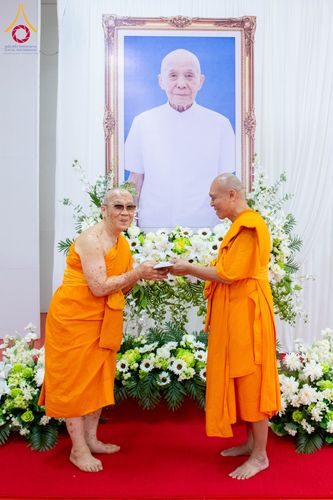 ภาพ No.314398:วันพฤหัสบดีที่ 19 มีนาคม พ.ศ. 2569 พิธีบำเพ็ญกุศล คุณพ่อณรงค์ จินตมากุล โยมบิดา พระครูปลัดรัตนวีรวัฒน์ (รังสฤษดิ์ อิทฺธิจินตโก) ที่ปรึกษาเจ้าคณะจังหวัดปทุมธานี เจ้าอาวาสวัดพระธรรมกาย  ณ ห้องปลูกศรัทธา 2 วัดพระธรรมกาย ปทุมธานี