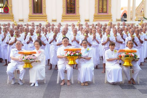 ภาพ No.278520:วันอาทิตย์ที่ 14 ธันวาคม พ.ศ.2568  พิธีเวียนประทักษิณ พิธีวันทาสีมาพระประธาน โครงการบวชบูชาธรรมมหาปูชนียาจารย์ ของศูนย์ปฏิบัติธรรมบุรีรัมย์ ณ วัดกลาง พระอารามหลวง จังหวัดบุรีรัมย์