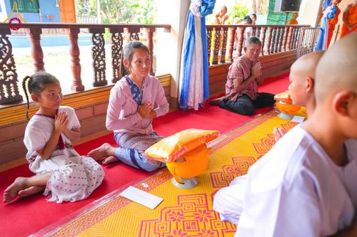 ภาพ No.317670:วันพฤหัสบดีที่ ๒ เมษายน พ.ศ.๒๕๖๙ พิธีบรรพชาสามเณรภาคฤดูร้อน น้อมบูชาธรรมอายุวัฒนมงคล ๘๒ ปี หลวงพ่อธัมมชโย และ ถวายเป็นพระราชกุศลแด่ สมเด็จพระกนิษฐาธิราชเจ้ากรมสมเด็จพระเทพรัตน์ราชสุดาฯ สยามบรมราชกุมารี รุ่นที่ ๑๓ ณ วัดทุ่งเจริญธรรม อำเภออมก๋อย จังหวัดเชี