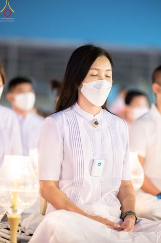 ภาพ No.75300:พิธีจุดประทีปถวายเป็นพุทธบูชา และบูชาธรรมมหาปูชนียาจารย์ ในโครงการธรรมยาตรากตัญญูบูชา มหาปูชนียาจารย์ พระมงคลเทพมุนี(สด จนฺทสโร) พระผู้ปราบมาร ปีที่ 11 ณ อนุสรณ์สถานลำดับที่ 7 สถานที่ขยายวิชชาธรรมกาย วัดพระธรรมกาย จ.ปทุมธานี วันที่ 31 มกราคม พ.ศ. 2566