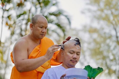 ภาพ No.280827:วันที่ 27 ธันวาคม พ.ศ. 2568  พิธีปลงผมนาคธรรมทายาท โครงการอุปสมบทหมู่บูชาธรรม 81 ปี หลวงพ่อธัมมชโย  ณ สมาคมพุทธ เขตตงช้ง ฮ่องกง