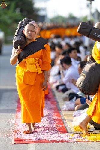 ภาพ No.287831:วันที่ 3 มกราคม พ.ศ. 2569 พิธีต้อนรับพระธรรมยาตรา ครั้งที่ 2 (ภาพชุดที่ 2) ในโครงการธรรมยาตรา กตัญญูบูชา มหาปูชนียาจารย์ พระมงคลเทพมุนี(สด จนฺทสโร) พระผู้ปราบมาร อนุสรณ์สถาน 7 แห่ง ปีที่ 14 ณ อนุสรณ์สถานมหาวิหารพระมงคลเทพมุนี (โลตัสแลนด์) อ.สองพี่น้อง จ.