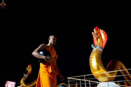 ภาพ No.302369:วันที่ 24 มกราคม พ.ศ. 2569 พิธีตักบาตรพระธรรมยาตรา ณ อนุสรณ์สถานลำดับที่ 5 สถานที่เผยแผ่วิชชาธรรมกายครั้งแรก อนุสรณ์สถานบางปลา วัดบางปลา อำเภอบางเลน จังหวัดนครปฐม ในโครงการธรรมยาตรา กตัญญูบูชา มหาปูชนียาจารย์ พระมงคลเทพมุนี(สด จนฺทสโร) พระผู้ปราบมาร อนุส