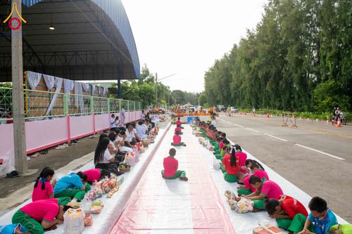 ภาพ No.342562:วันที่ 5 สิงหาคม พ.ศ. 2569  กิจกรรมตักบาตรโครงการรักความดี เพื่อเผยแผ่งานพระพุทธศาสนา  ศูนย์คมนาคม วัดพระธรรมกาย ณ โรงเรียนสังข์อ่ำ อ.คลองหลวง จ.ปทุมธานี