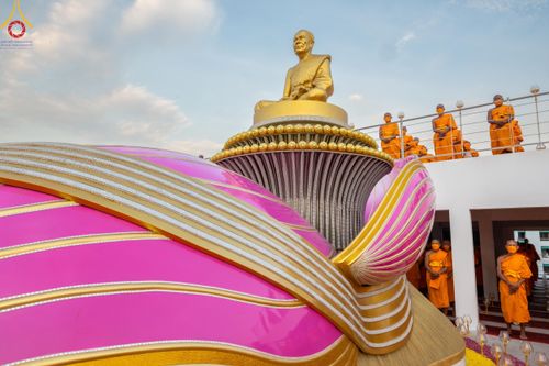 ภาพ No.119225:พิธีจุดประทีปถวายเป็นพุทธบูชา และบูชาธรรมมหาปูชนียาจารย์ พระมงคลเทพมุนี(สด จนฺทสโร) ในโครงการธรรมยาตราฯ วันที่ 26 มกราคม พ.ศ. 2567 ณ อาคารธรรมยาตรา กตัญญูบูชามหาปูชนียาจารย์ ตรงข้ามวัดปากน้ำภาษีเจริญ จ.กรุงเทพมหานคร