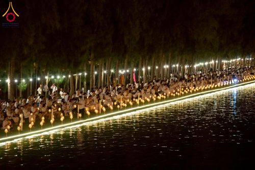 ภาพ No.266360:วันพุธที่ 5 พฤศจิกายน พ.ศ. 2568 (วันพระ ขึ้น 15 ค่ำ เดือน 12) พิธีลอยกระทงธรรม  ณ สระมหาเศรษฐีทะเลบุญ มหาวิหารพระมงคลเทพมุนี วัดพระธรรมกาย จ.ปทุมธานี