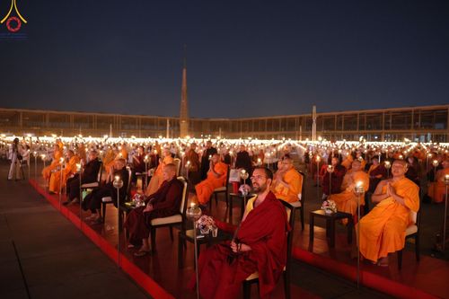 ภาพ No.125077:พิธีเวียนประทักษิณและจุดมาฆประทีป (ชุดที่ 2) ในวันมาฆบูชา เสาร์ที่ 24 กุมภาพันธ์ พ.ศ. 2567 ณ พระมหาธรรมกายเจดีย์ วัดพระธรรมกาย