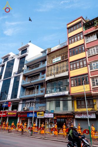 ภาพ No.213171:วันที่ 17 - 18 มีนาคม พ.ศ. 2568 คณะสงฆ์และสามเณรเดินบิณฑบาต รอบเมืองในพื้นที่ วัดสยมภูวนาถและราชวังปาตัน ณ เมืองกาฐมาณฑุ ประเทศเนปาล