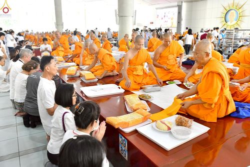 ภาพ No.229740:วันที่ 25 มิถุนายน พ.ศ. 2568 (แรม 15 ค่ำ เดือน 7) พิธีบุพเปตพลี ครั้งที่ 166 ร่วมอุทิศบุญแด่หมู่ญาติที่ล่วงลับไปแล้ว และสืบทอดอายุพระพุทธศาสนา ณ หอฉันคุณยายอาจารย์ฯ วัดพระธรรมกาย