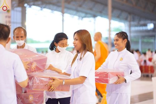 ภาพ No.214395:วันที่ 29 มีนาคม พ.ศ.2568 กิจกรรมใส่ถุงซิปกล่องไทยธรรม เพื่อรักษาความประณีตของกล่องไทยธรรม ในทุกสภาพอากาศ ณ บ้านแก้วเรือนทองคุณยาย วัดพระธรรมกาย