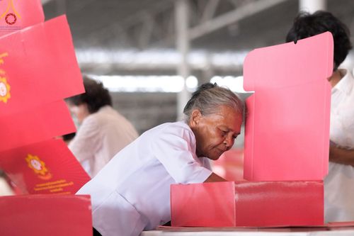 ภาพ No.210936:วันที่ 15 มีนาคม พ.ศ. 2568  บุญบรรจุกล่องไทยธรรม เพื่อถวายแด่พระสังฆาธิการ 40,000 กว่าวัดทั่วไทย ในวันคุ้มครองโลก 22 เมษายน พ.ศ. 2568