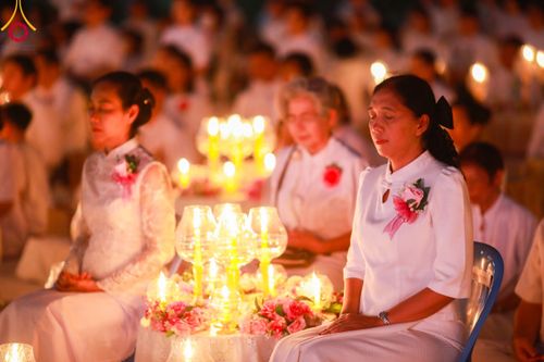 ภาพ No.112075:พิธีจุดประทีปถวายเป็นพุทธบูชา และบูชาธรรมมหาปูชนียาจารย์ พระมงคลเทพมุนี(สด จนฺทสโร) ในโครงการธรรมยาตรา กตัญญูบูชา มหาปูชนียาจารย์ พระมงคลเทพมุนี(สด จนฺทสโร) พระผู้ปราบมาร อนุสรณ์สถาน 7 แห่ง ปีที่ 12 วันที่ 14 มกราคม พ.ศ. 2567 ณ วัดสองพี่น้อง อ.สองพี่น้อง