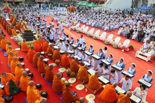 ภาพ No.312613:วันอาทิตย์ที่ 8 มีนาคม พ.ศ.2569 ทำบุญเมืองนครราชสีมา 558 ปี ตักบาตรพระ 10,000 รูป