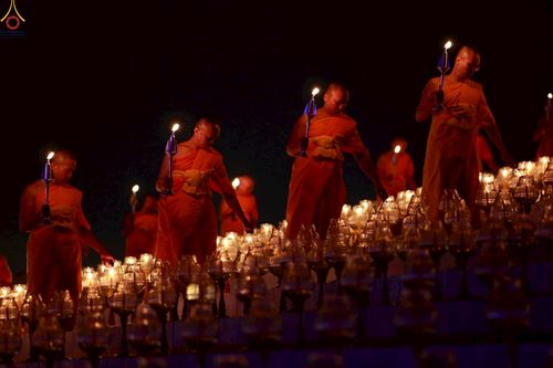 ภาพ No.253696:วันที่ 10 ตุลาคม พ.ศ. 2568 พิธีจุดประทีปบูชาพระผู้ปราบมาร, พิธีจุดประทีปบนพระมหาธรรมกายเจดีย์  20,000 ดวง เนื่องในวันคล้ายวันเกิดครบรอบ 141 ปี พระมงคลเทพมุนี (สด จนฺทสโร)