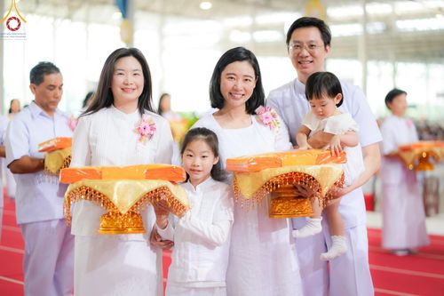 ภาพ No.160185:พิธีทอดผ้าป่าสมทบกฐินวัดพระธรรมกาย และสมทบกฐิน 30,000 วัดทั่วไทย ครั้งที่ 3 ณ สภาธรรมกายสากล วัดพระธรรมกาย วันพฤหัสบดีที่ 10 ตุลาคม พ.ศ. 2567