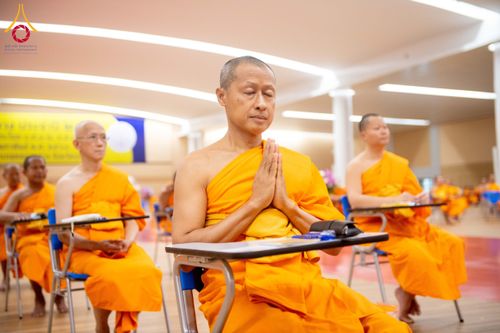 ภาพ No.208846:พระบาทสมเด็จพระเจ้าอยู่หัวทรงพระกรุณาโปรดเกล้าฯ พระราชทานภัตตาหารพระราชทาน แด่พระภิกษุ สามเณร ในการสอบบาลีสนามหลวง ณ วัดพระธรรมกาย วันที่ 22 กุมภาพันธ์ พ.ศ. 2568 ณ วัดพระธรรมกาย อำเภอคลองหลวง จังหวัดปทุมธานี